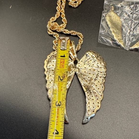 JTV Gold Tone Angel Wing Crystal Necklace and Earring Set marked CN - Picture 8 of 9